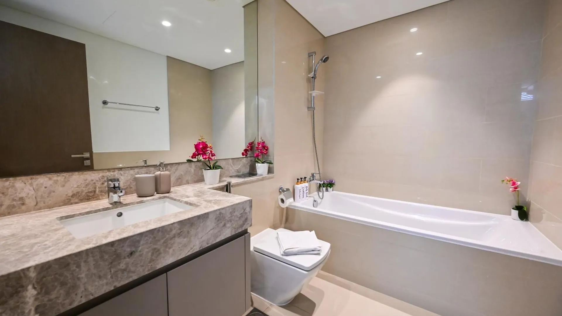 Majestic Actone 1Br Dowtown Dubai Apartment