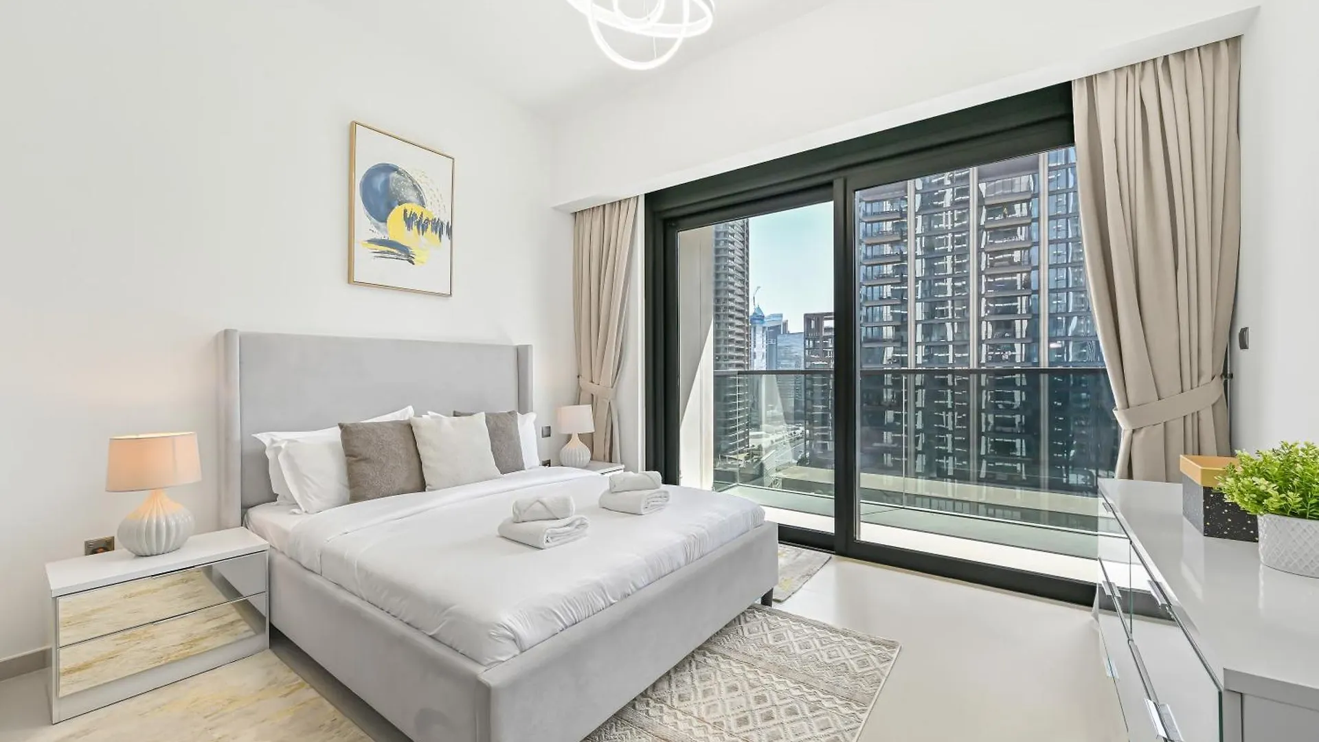 Majestic Actone 1Br Dowtown Dubai Apartment